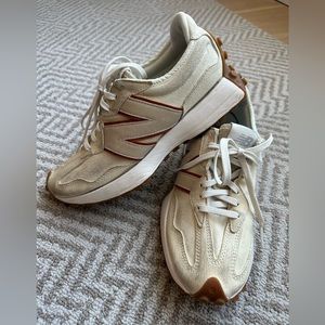 New Balance 327 Sneakers